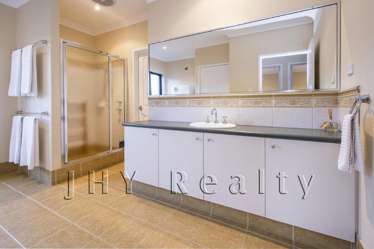 La Vita Bella - Housity