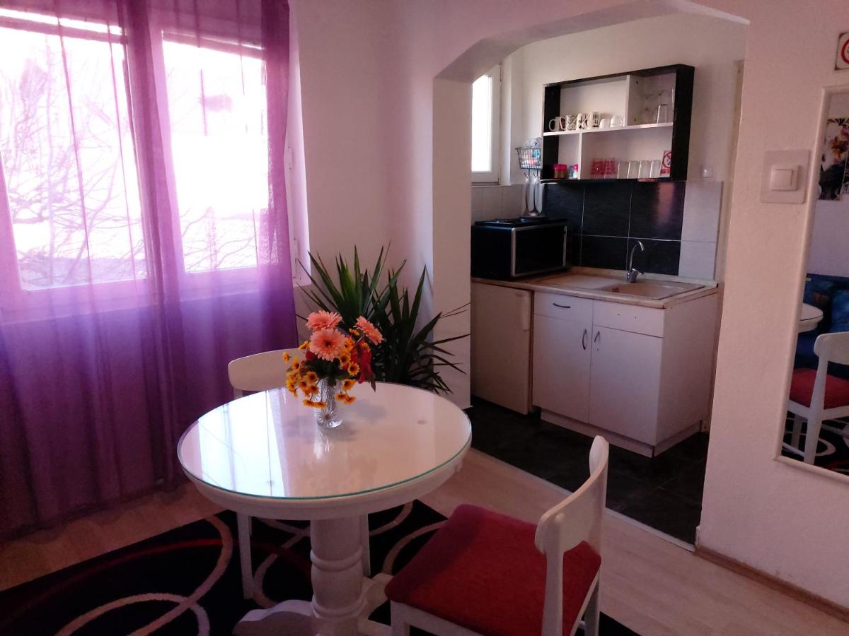 Apartment Sim - Housity