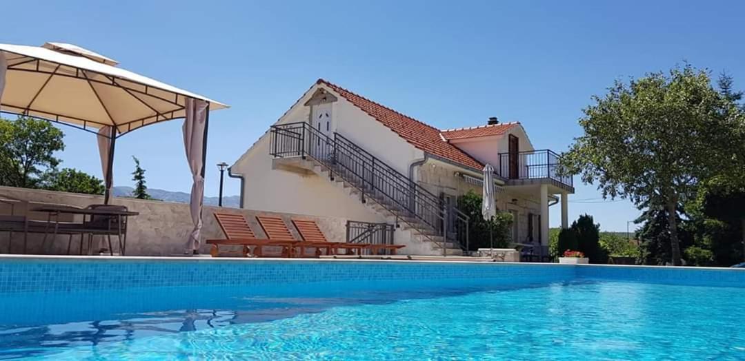 Villa Jozini dvori - Housity