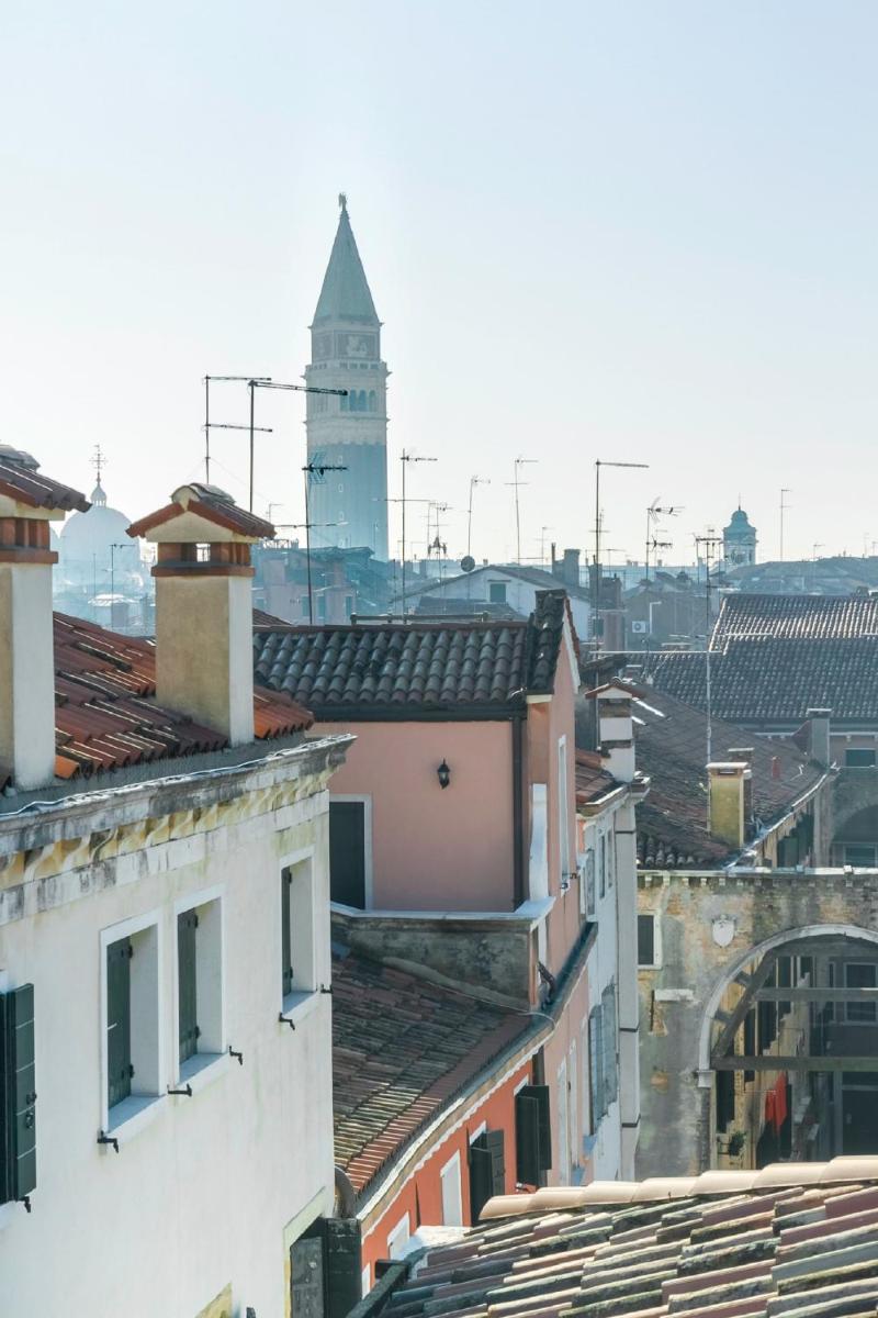 Rialto Canal View With Terrace and Balcony by Wonderful Italy - Housity