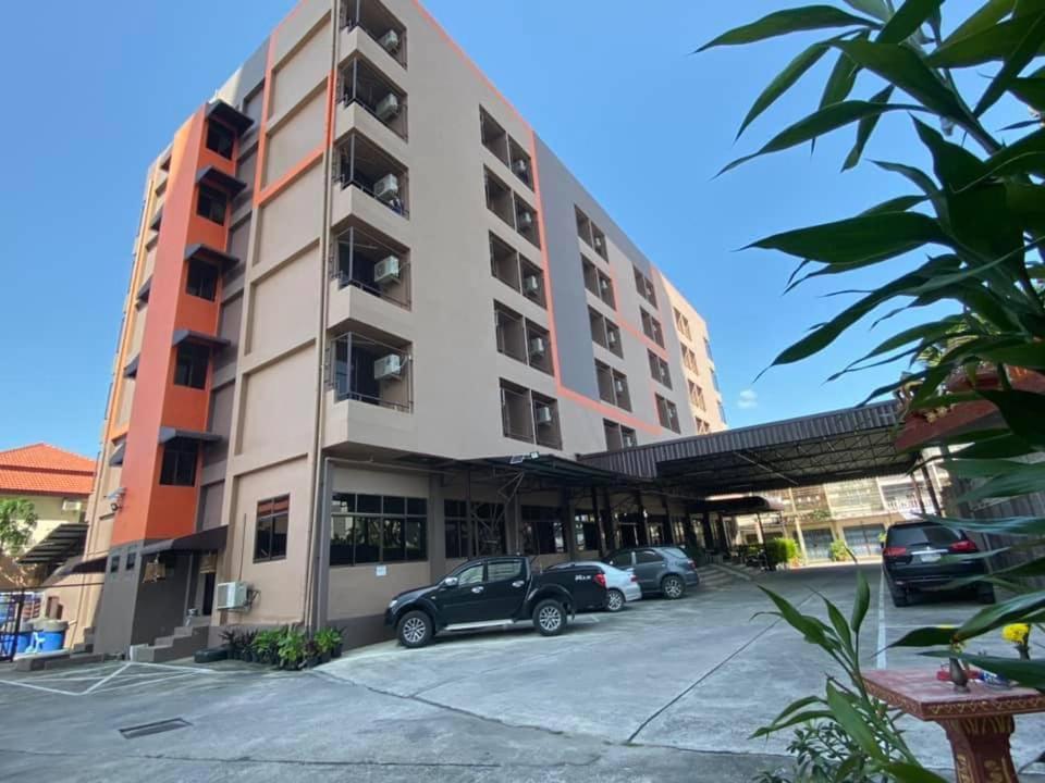 Pasawang Hotel (โรงแรมภาสว่าง) - Housity
