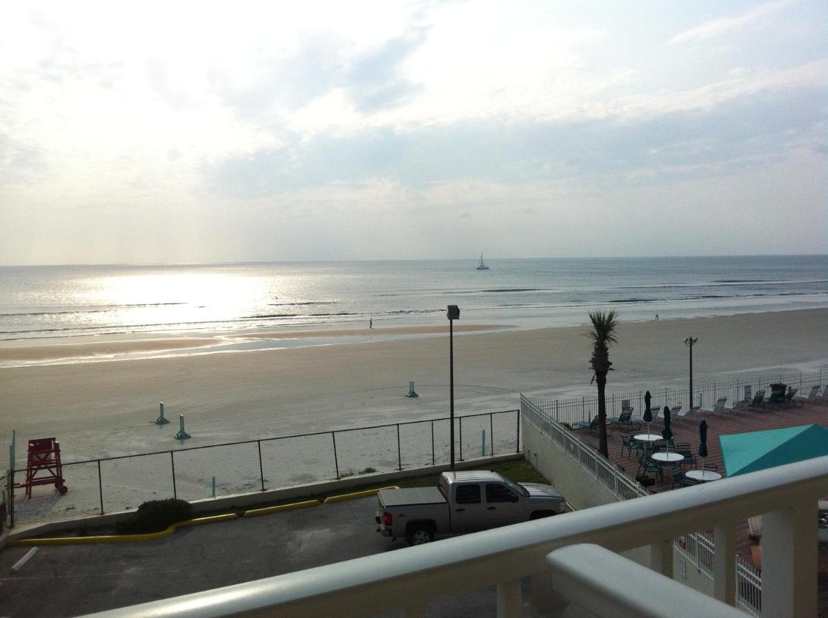 Daytona Beach - Condo Ocean Front View - Housity
