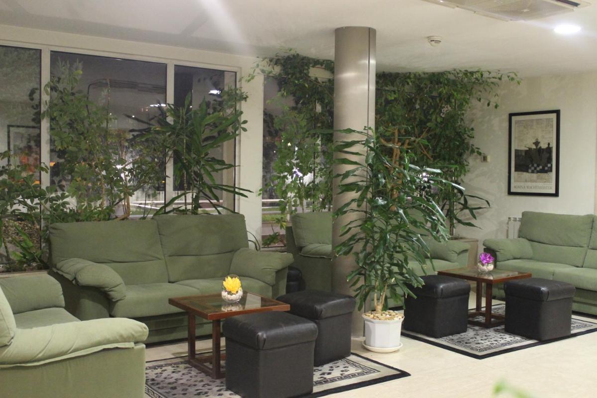Uma área de estar em Hotel Do Parque - Congress & SPA