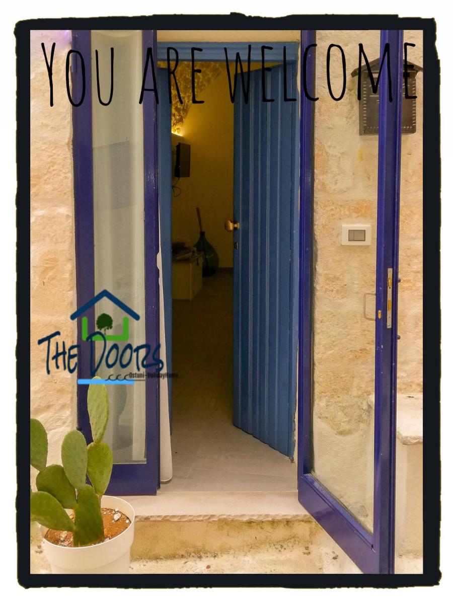 The doors, Apulia, Ostuni - Housity