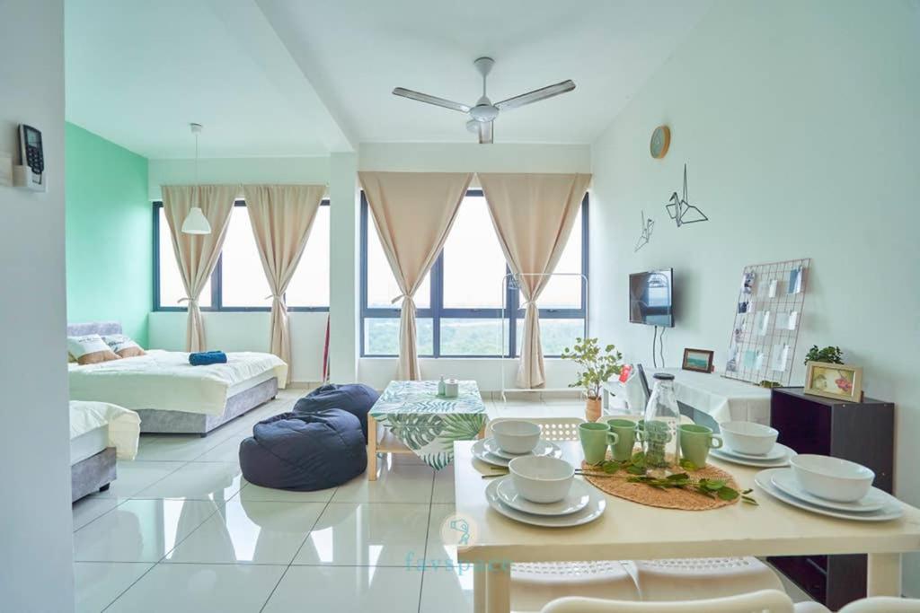 Suitetrails - Studio with Pool - 4 Pax - FREE Netflix - Semenyih
