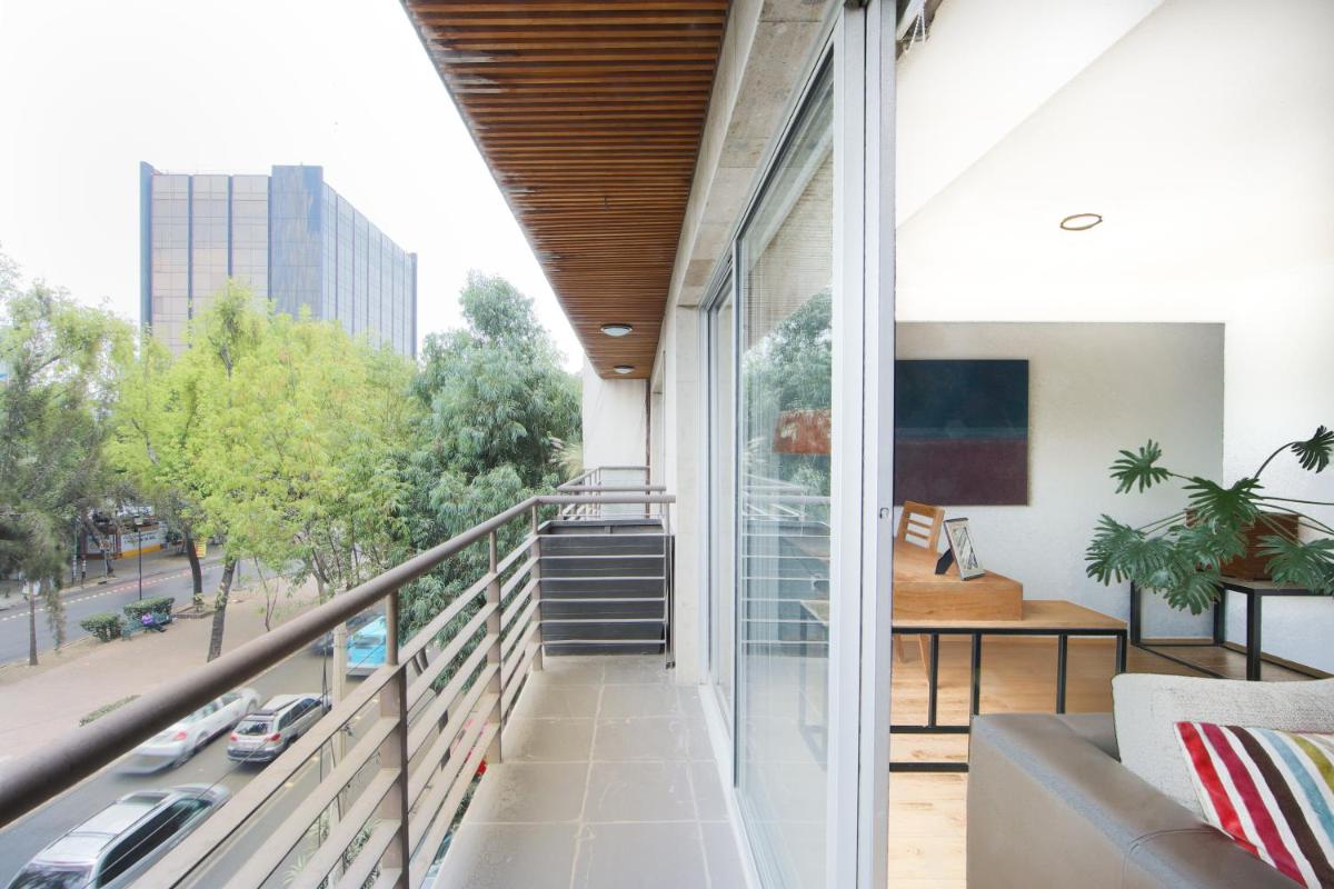 AO 301 - Classy Accents & Private Balcony in La Condesa - Housity