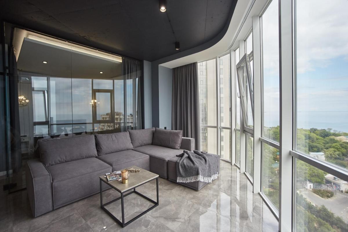 Suitetrails - Gagarin Plaza Luxury Sea View Apartments