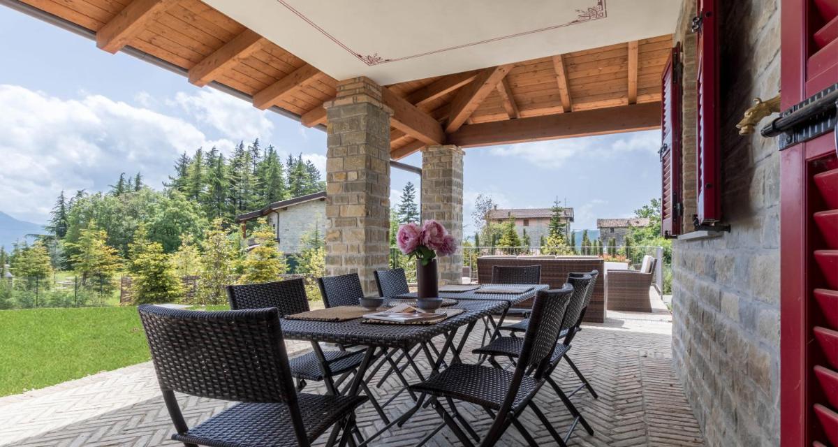 JOIVY Superb Villas with Tennis Court, Garden and BBQ area - Housity