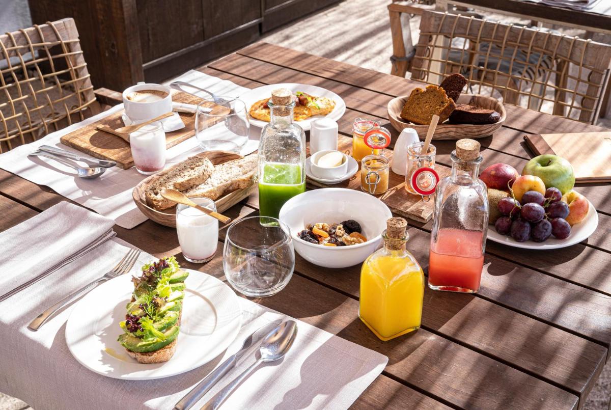 Comida en o cerca de este hotel