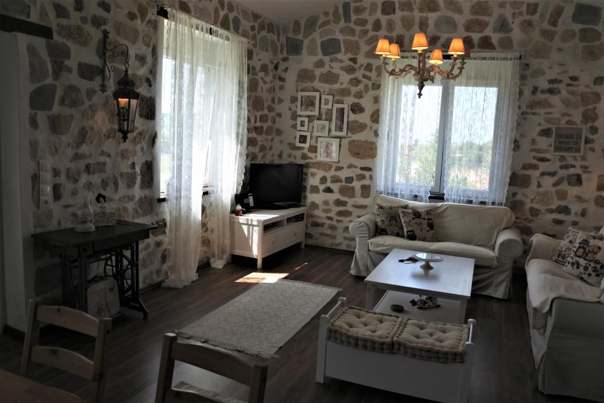 The Stone House - Housity