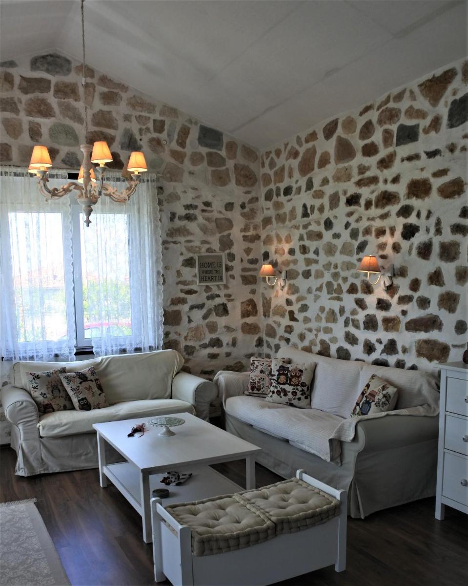 The Stone House - Housity