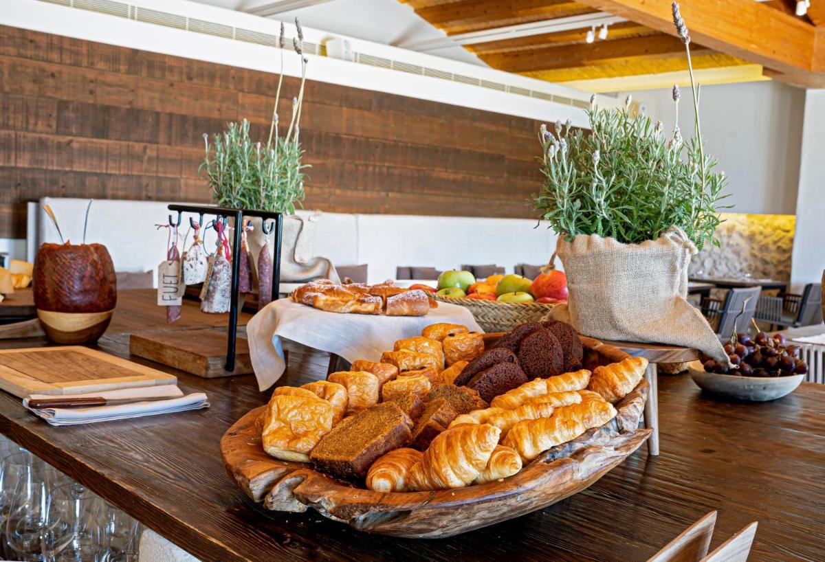 Comida en o cerca de este hotel