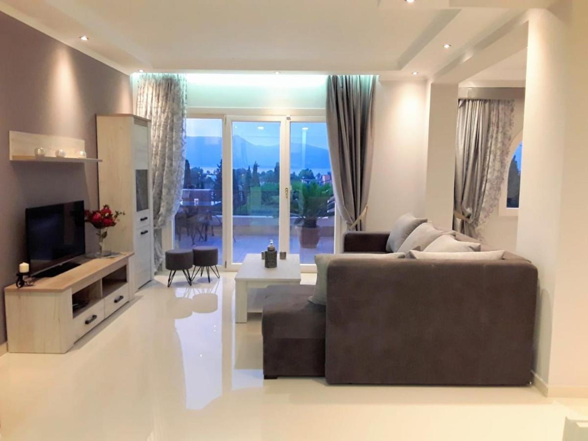 Suitetrails - Sunshine Home 3 with Sea View