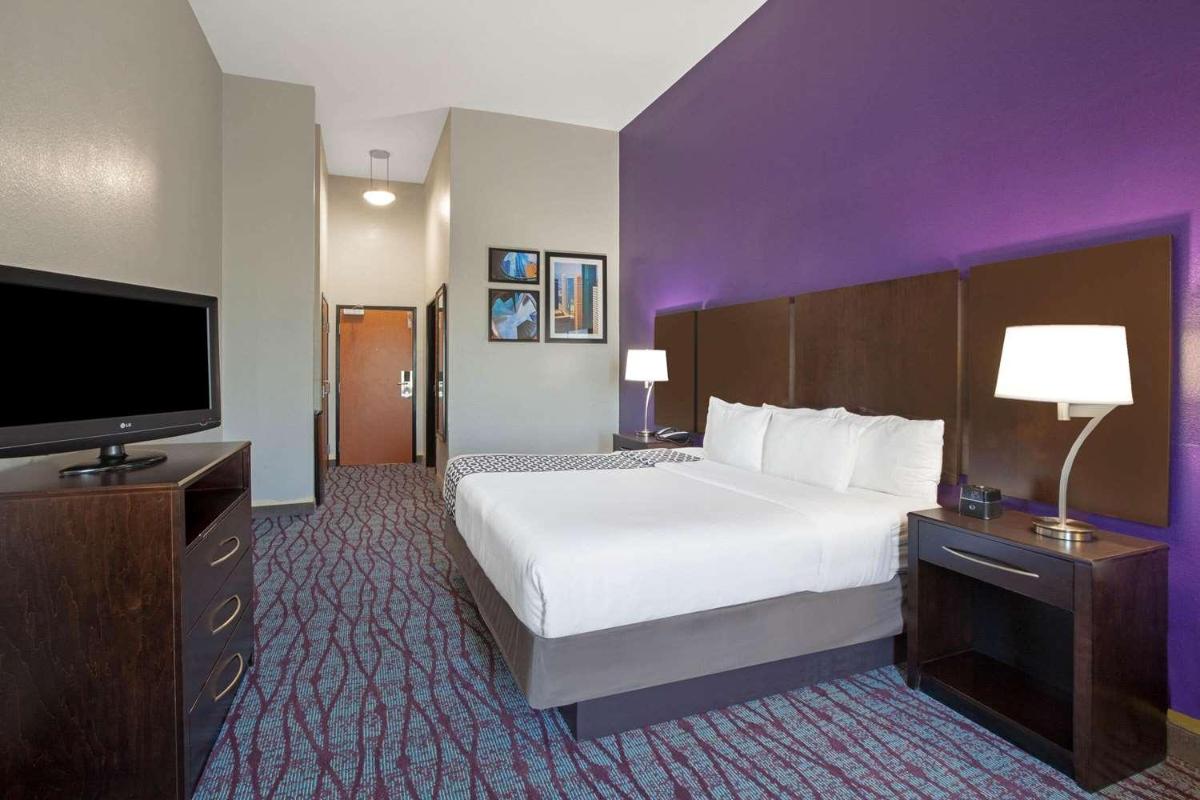 La Quinta Inn & Suites By Wyndham Houston Pasadena North - Housity
