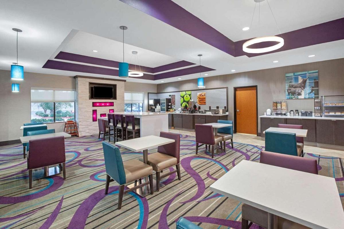 La Quinta Inn & Suites By Wyndham Houston Pasadena North - Housity