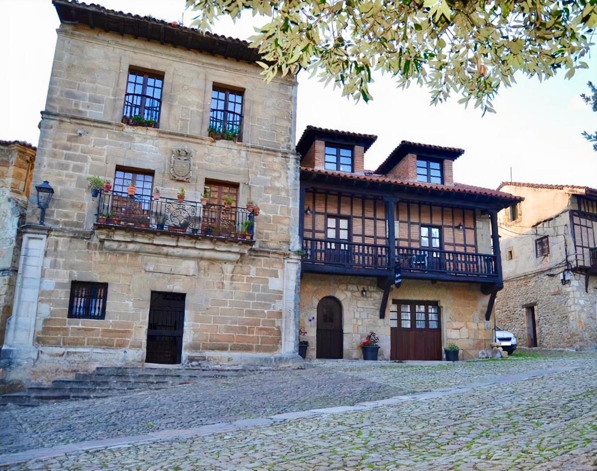 Akla Suites con Jacuzzi Santillana - Housity