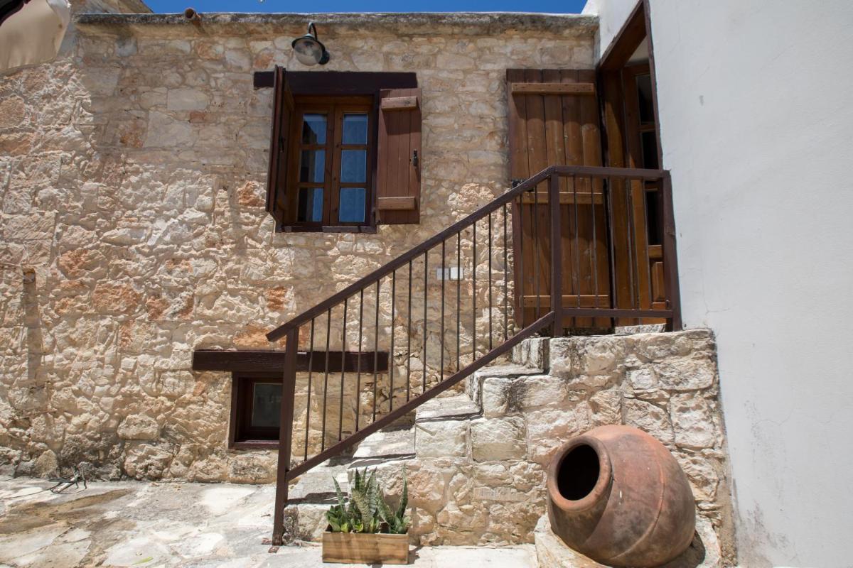 DROUSHIA CORNER HOUSE - Housity