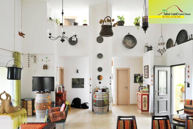 Tabor Land Guest House - Housity