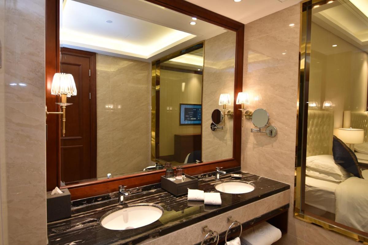 Taizhou Haiyan Jinling International Hotel - Housity