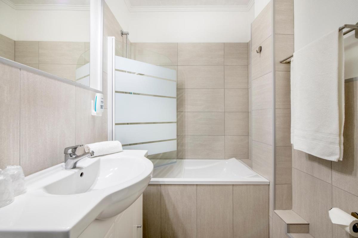 Royal Hotel Versailles - Housity