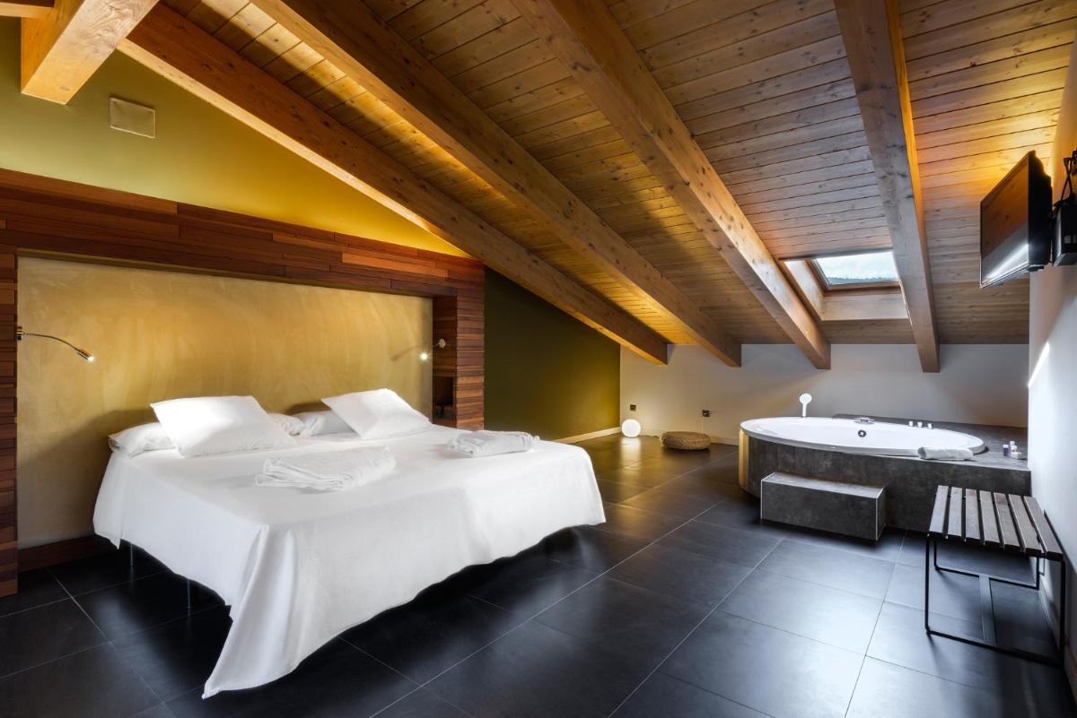Cama o camas de una habitación en Hotel Spa Aguas de los Mallos