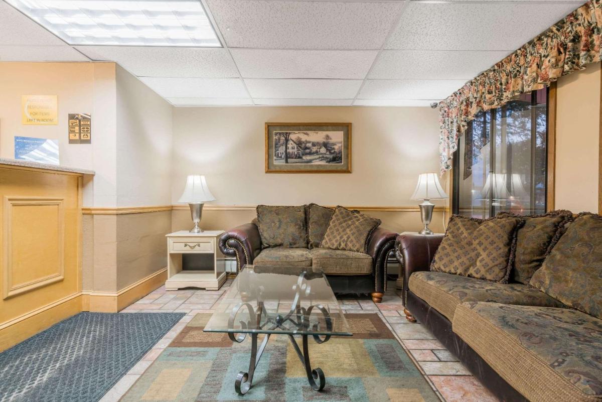 Super 8 by Wyndham Brooklyn Center/MPLS - Housity