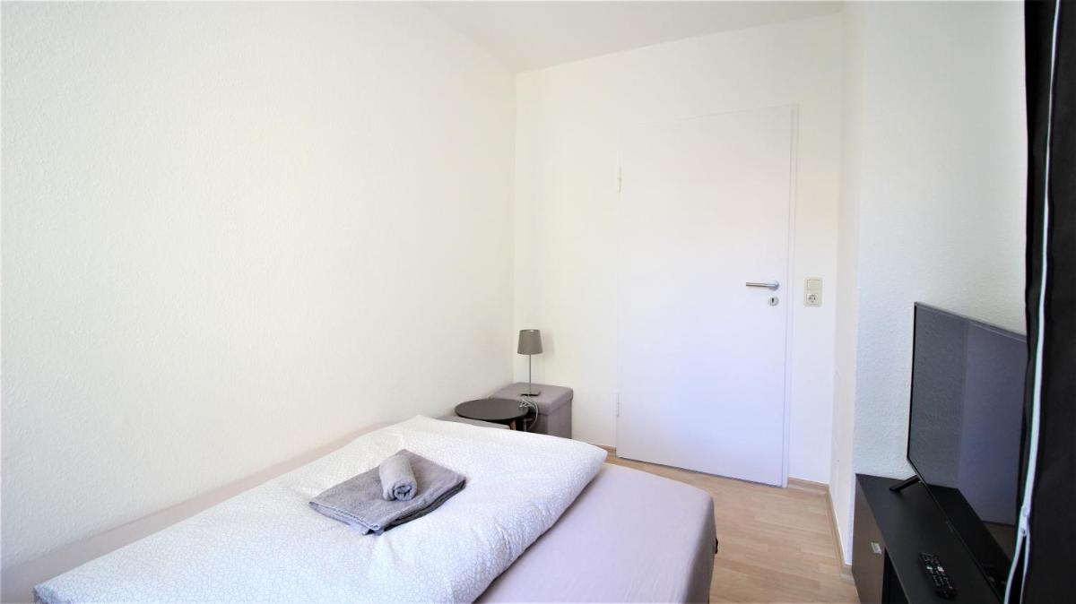 Private Room-Vineyards and City - Housity