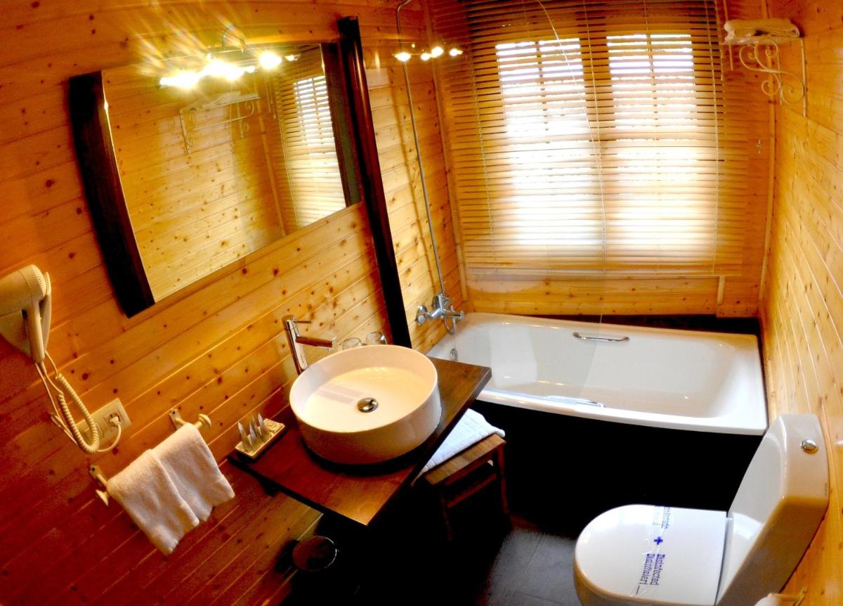 Un baño de La Posada del Casar