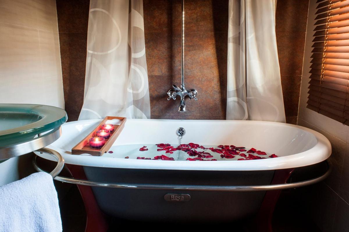 Un baño de La Posada del Casar