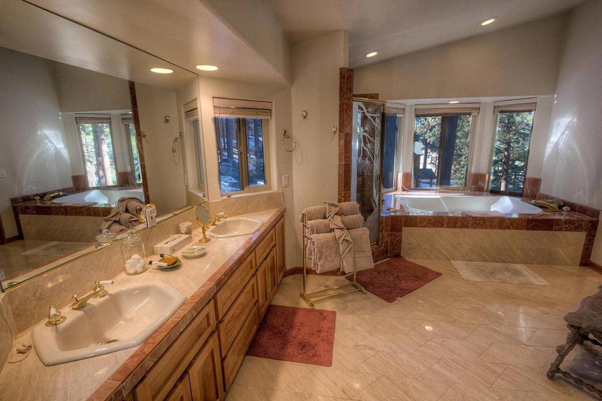 Silver Rock Lodge by Lake Tahoe Accommodations - Housity