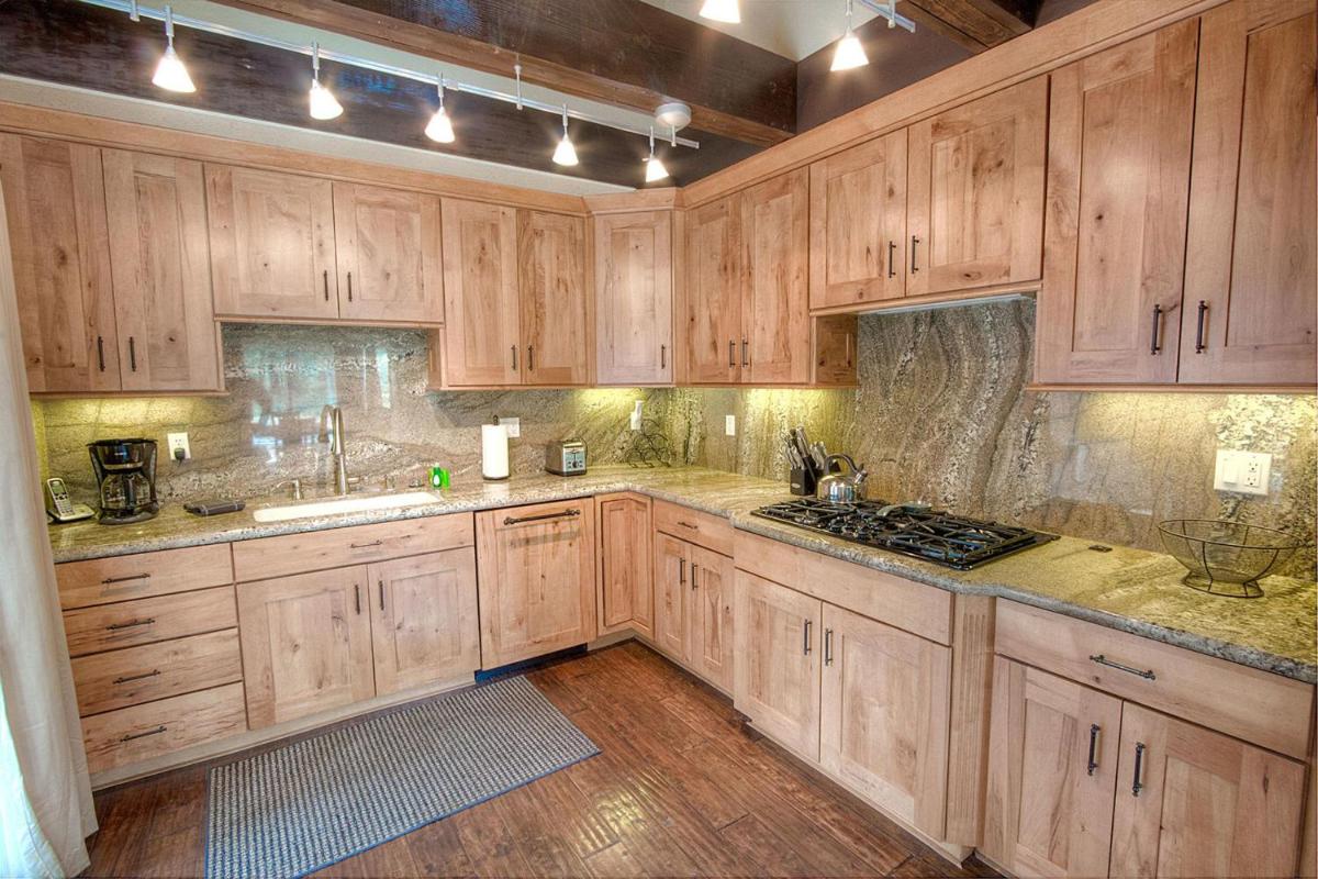 Snowshoe Chalet by Lake Tahoe Accommodations - Housity