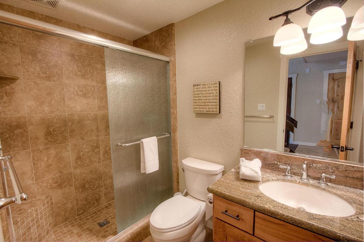 Snowshoe Chalet by Lake Tahoe Accommodations - Housity