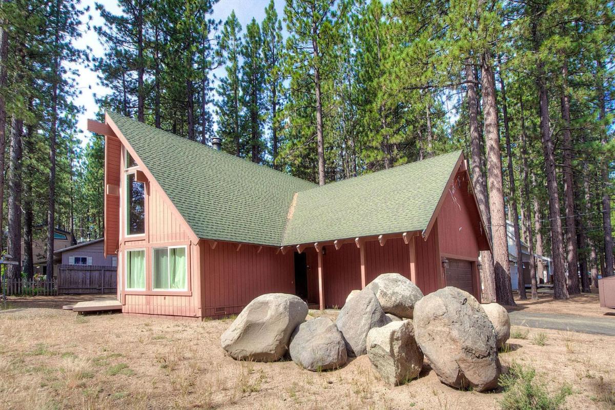 Snowshoe Chalet by Lake Tahoe Accommodations - Housity