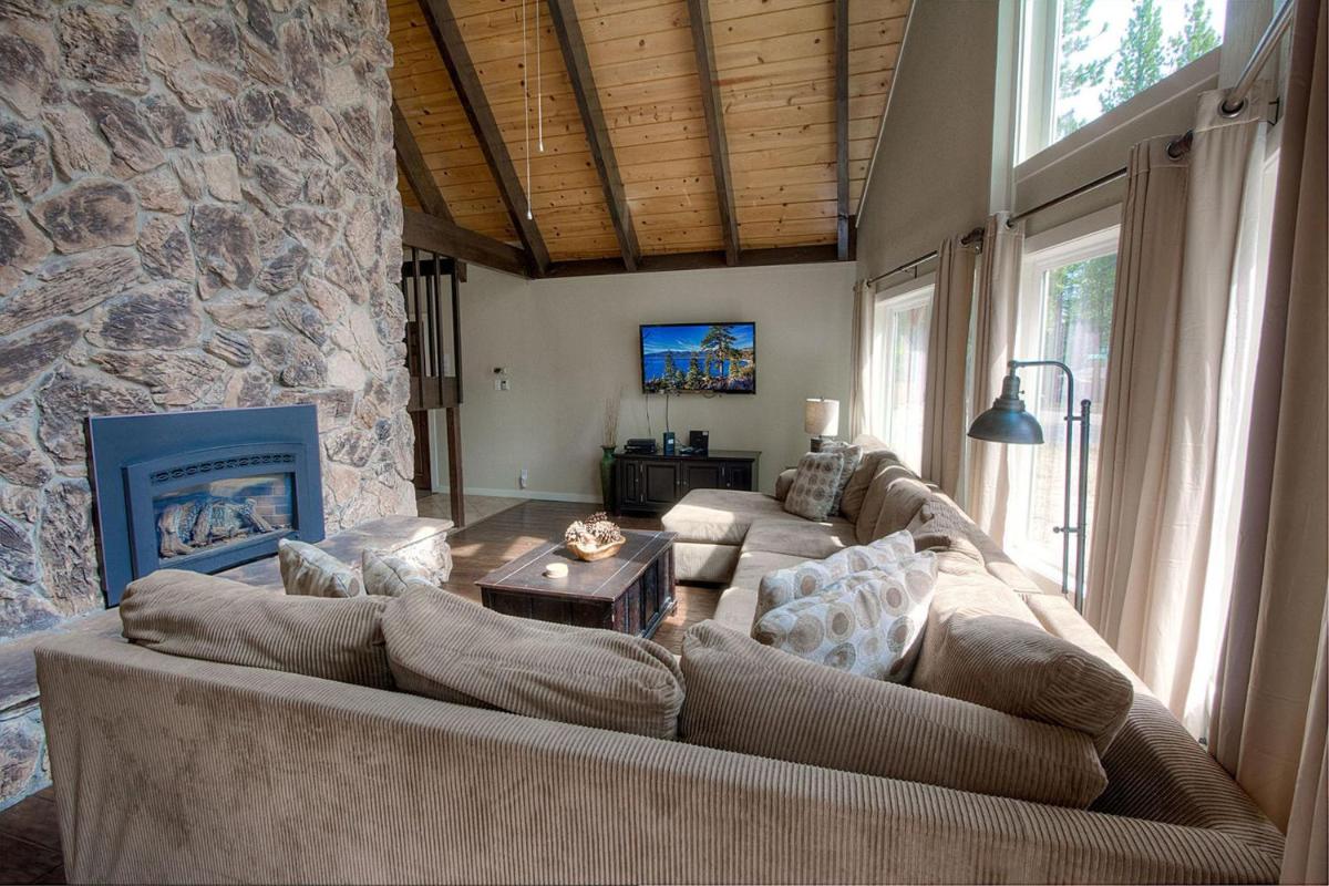 Snowshoe Chalet by Lake Tahoe Accommodations - Housity