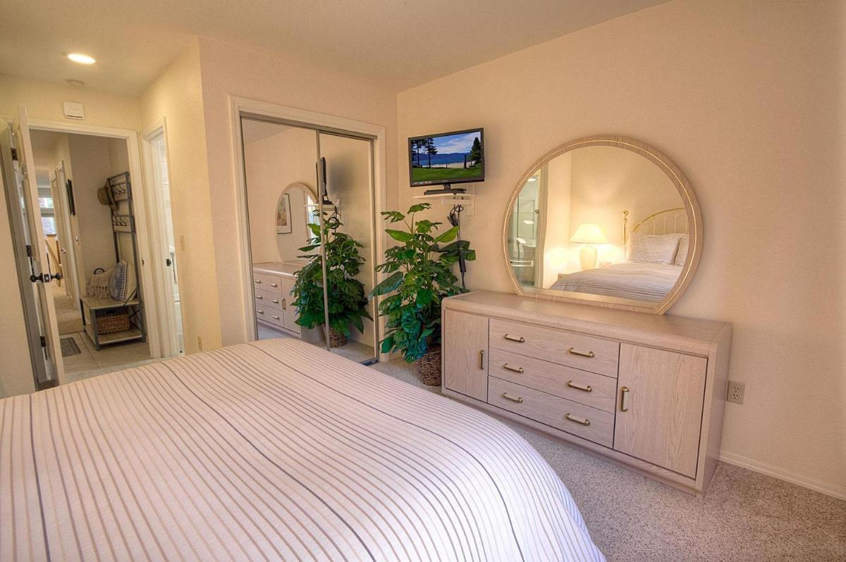 Delighful McCloud by Lake Tahoe Accommodations - Housity