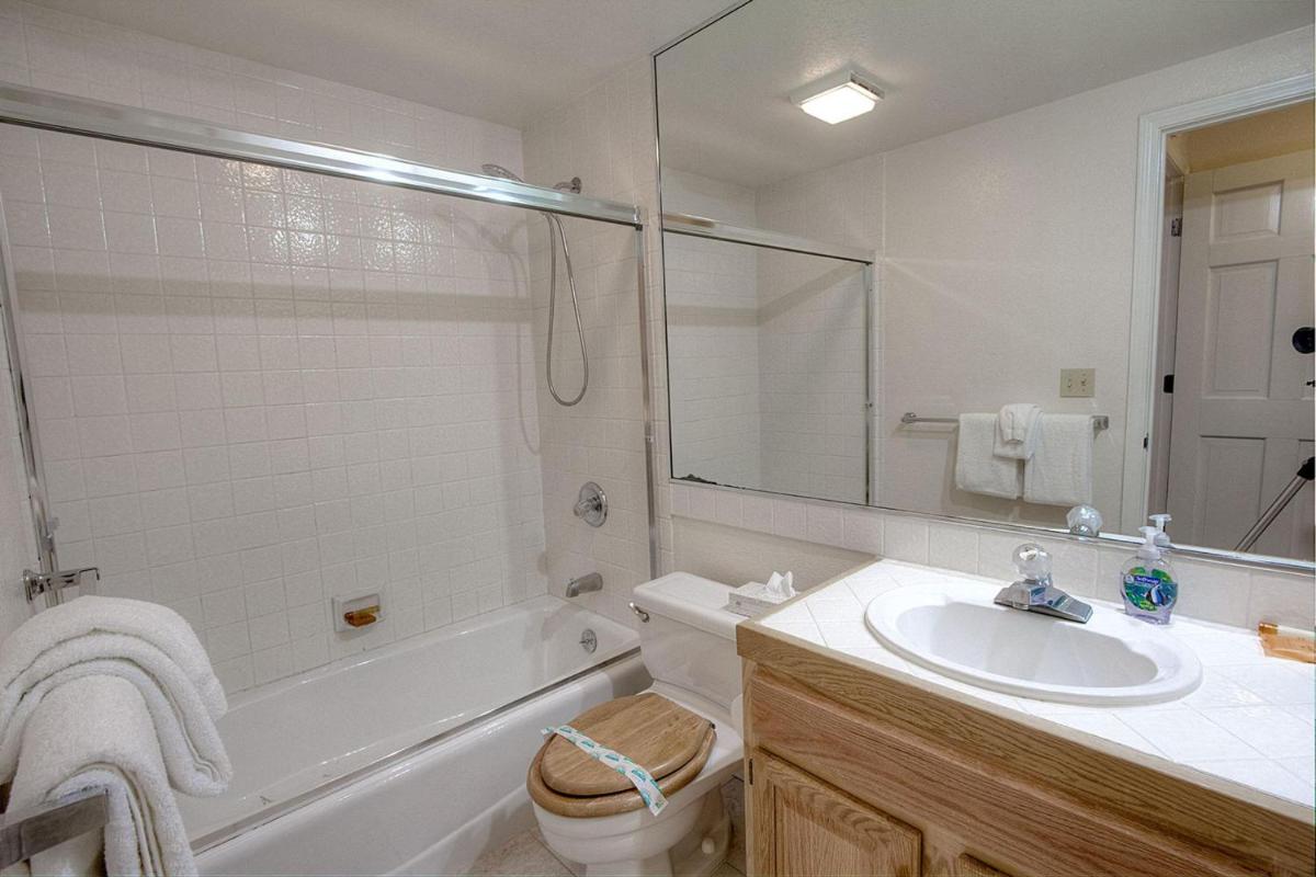 Delighful McCloud by Lake Tahoe Accommodations - Housity