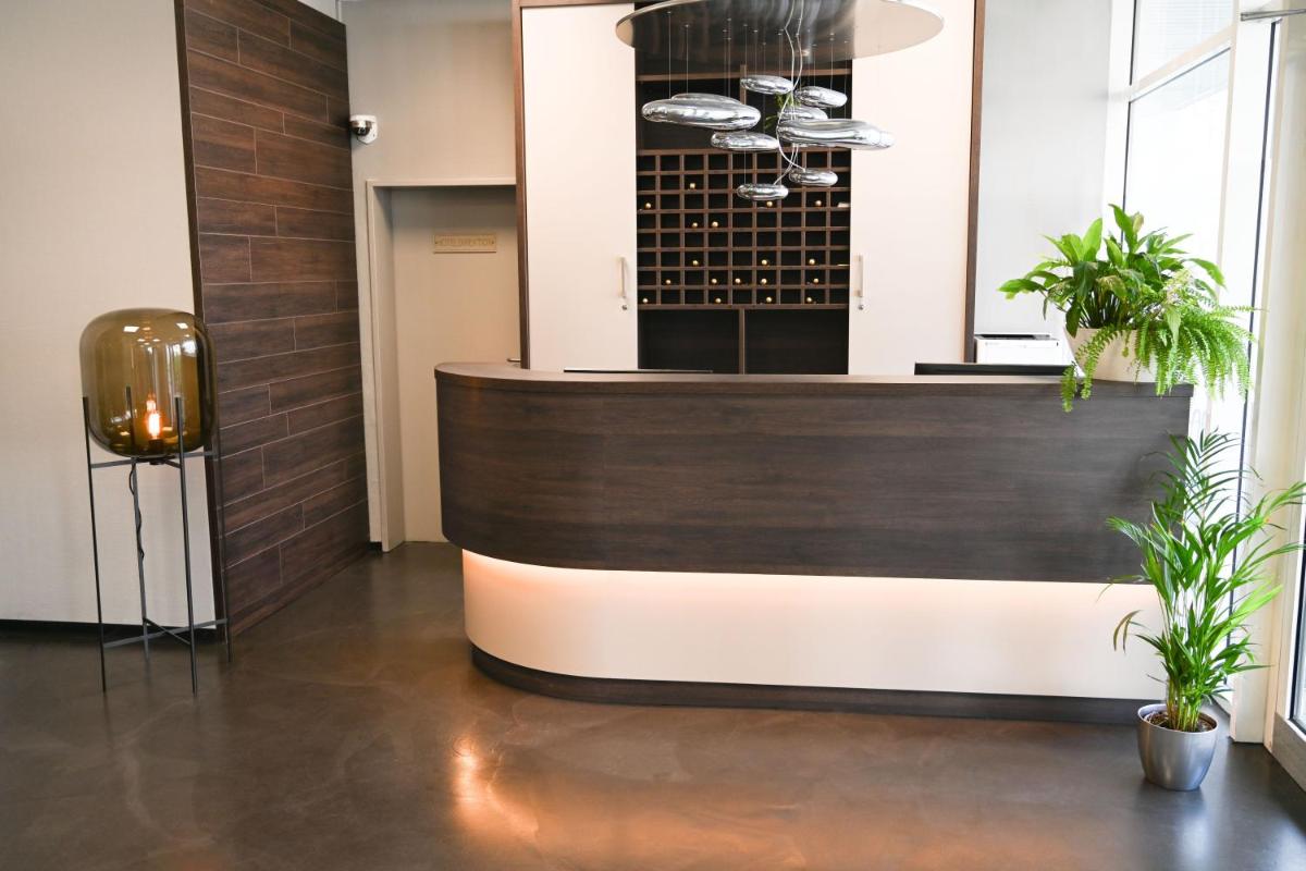 Hotel Novostar - Housity