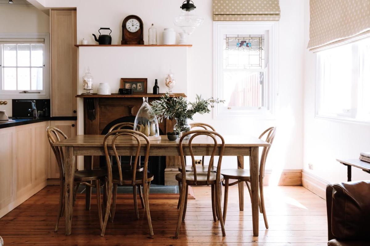 Ned Kelly’s Marlo Cottage - in the best Beechworth location - Housity