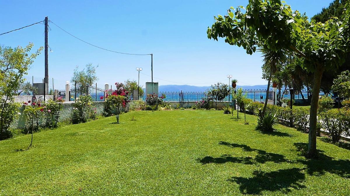 Amarynthos Beachfront Vacation House with garden - Housity