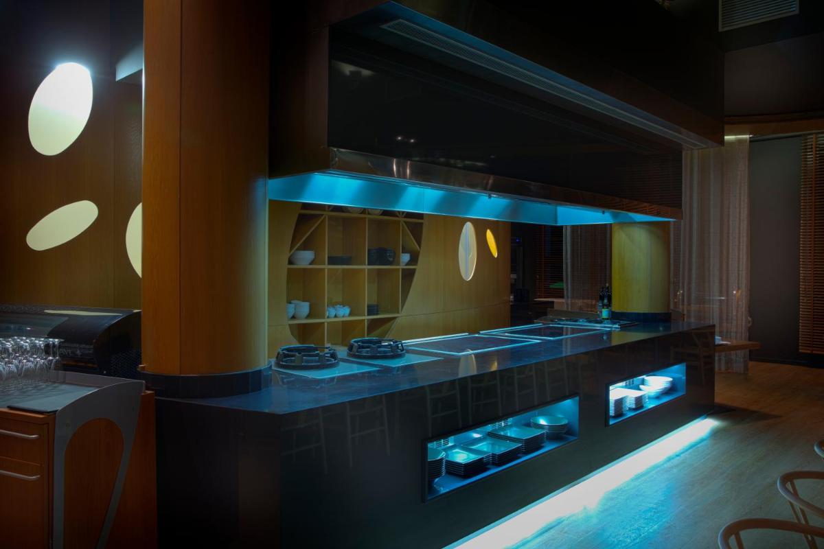 Una cocina o zona de cocina en Protur Roquetas Hotel & Spa
