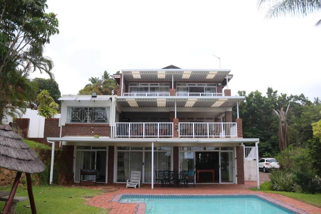 Ballito Clarke Bay Beach House - family holiday letting - Housity