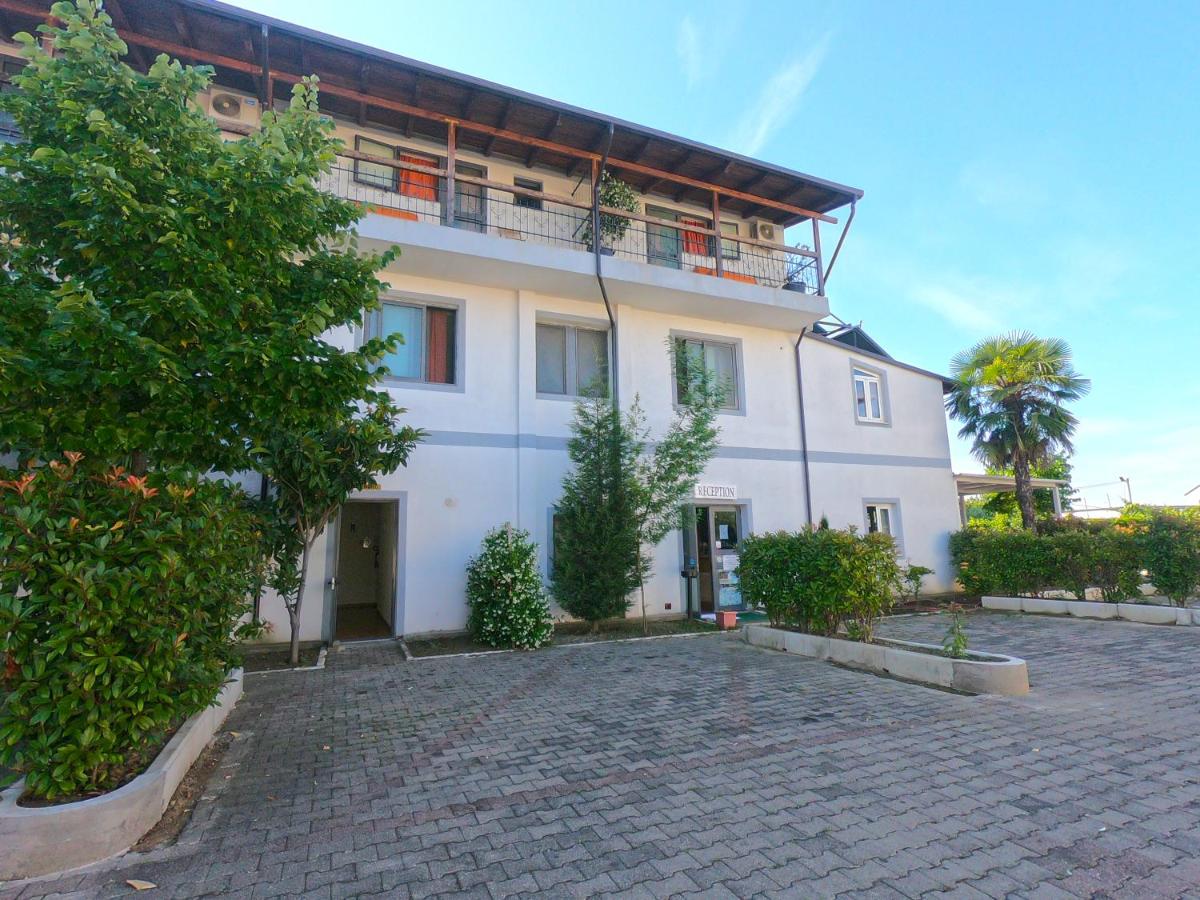 Hotel Bicaj - Housity