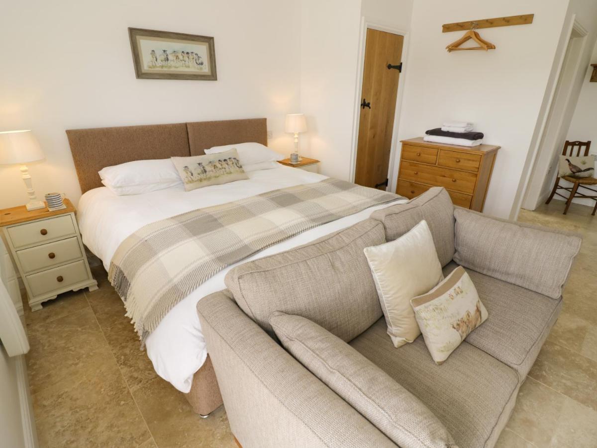 Ash Barn - Housity