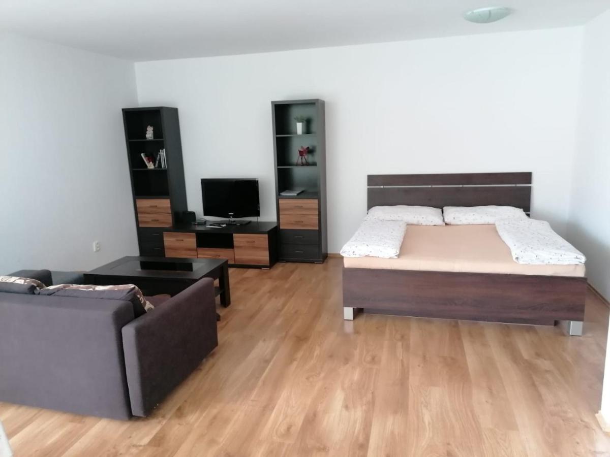 Modern city center apartment with private parking - Housity