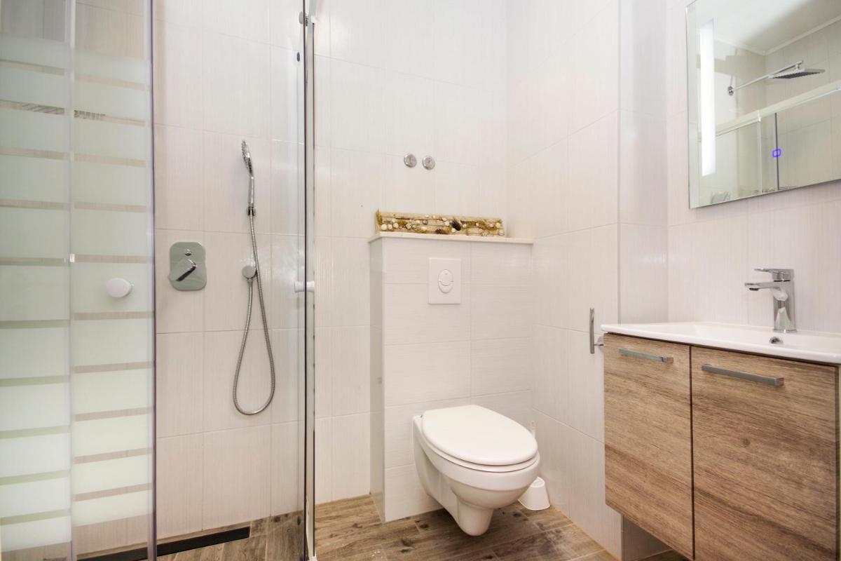 Apartments Makarska - Housity