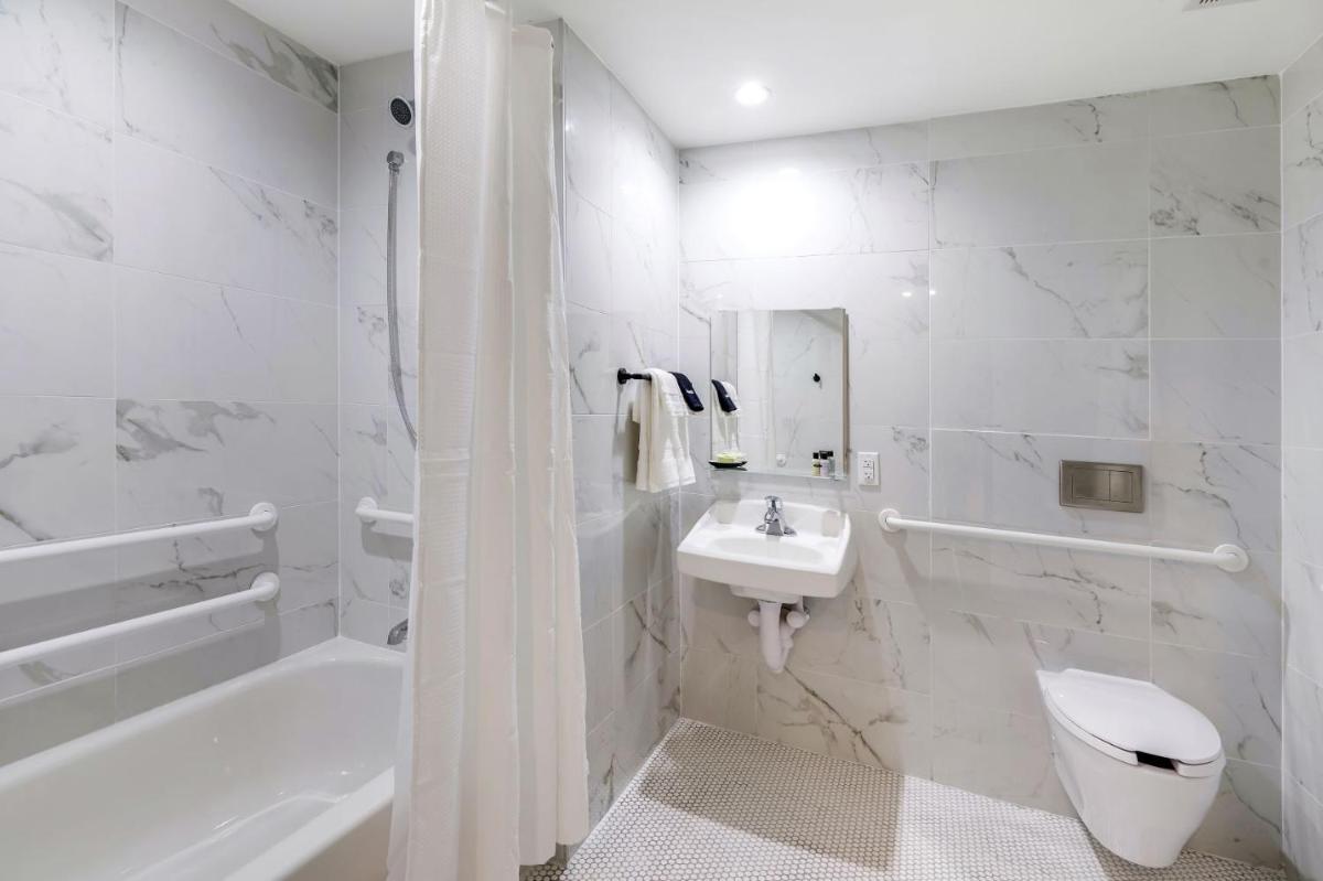 Ocean Treasure Beachside Suites - Housity