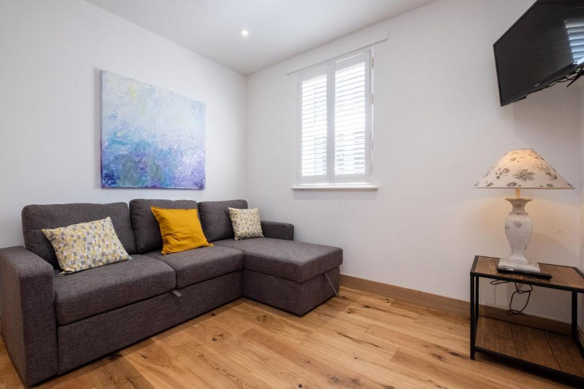 Three Tuns Apartments - Hazel - Aldeburgh Coastal Cottages - Housity