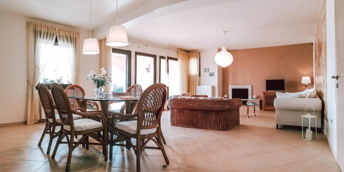 House with View in Amfithea - Housity