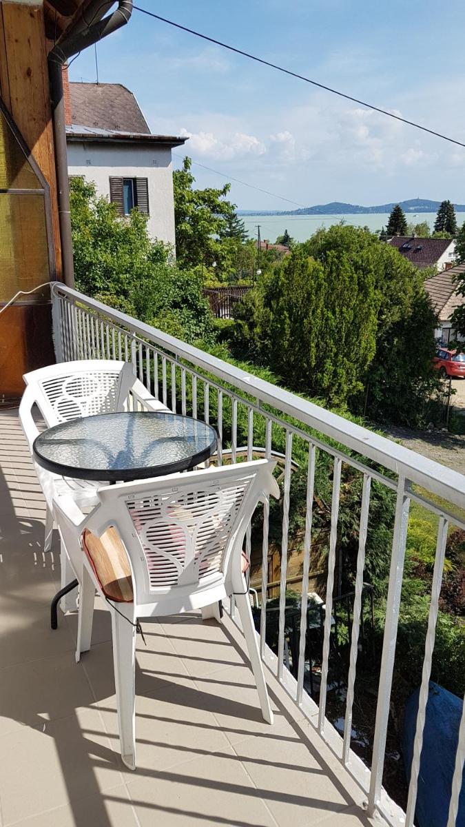 Naperkély Apartman - Housity
