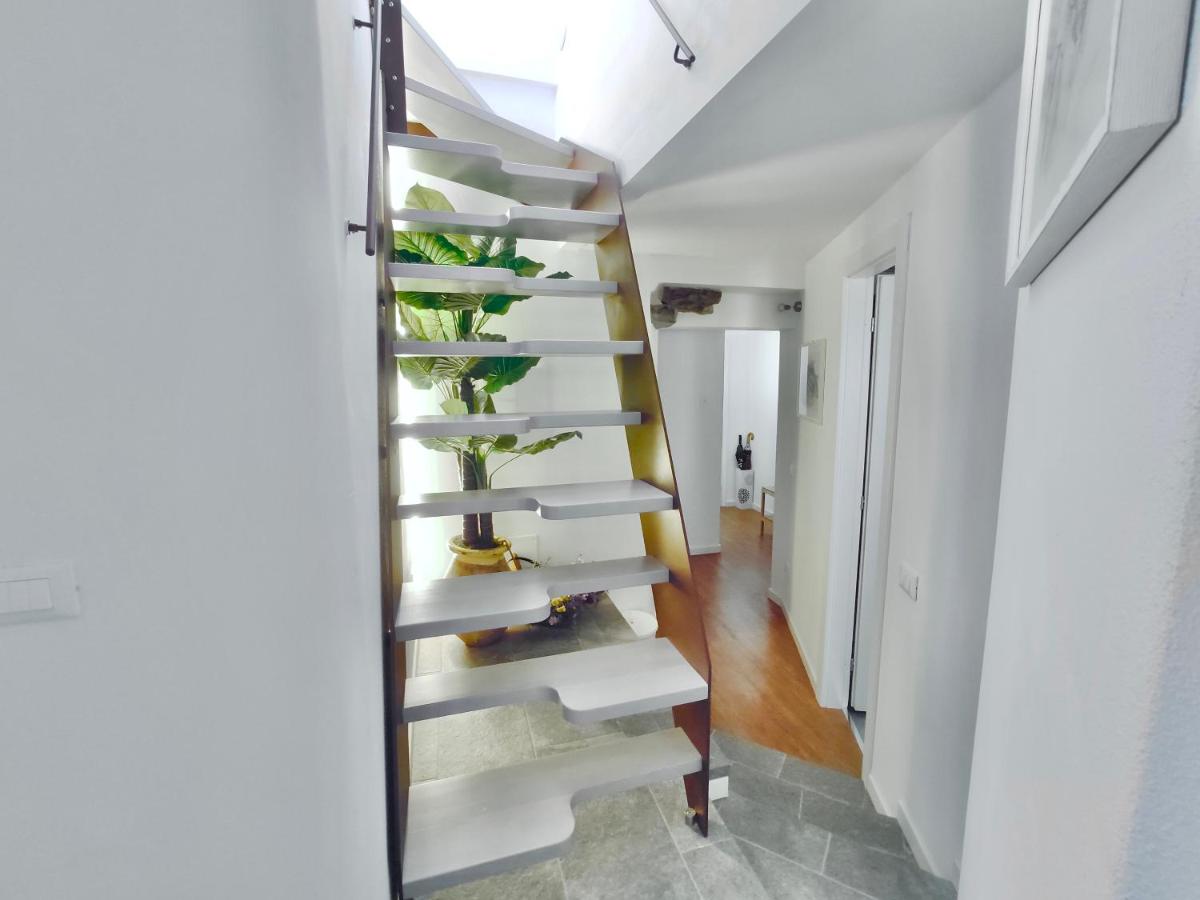 L' Attico GIALLO ORO di Giulia - Housity